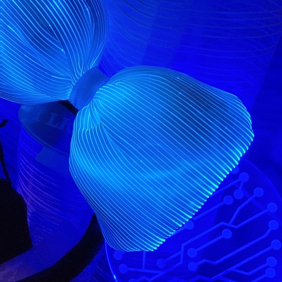 NEW Disney Parks Light-up Designer Karlie Kloss Ears Headband Limited Release LR - Picture 3 of 15